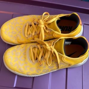 Nike Free Running Sneakers Yellow Cheetah Size 8